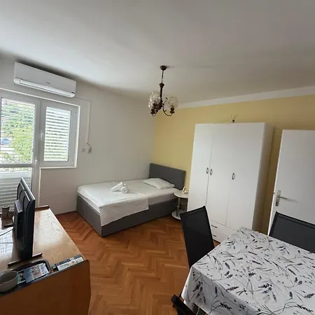 Apartment Isra *
